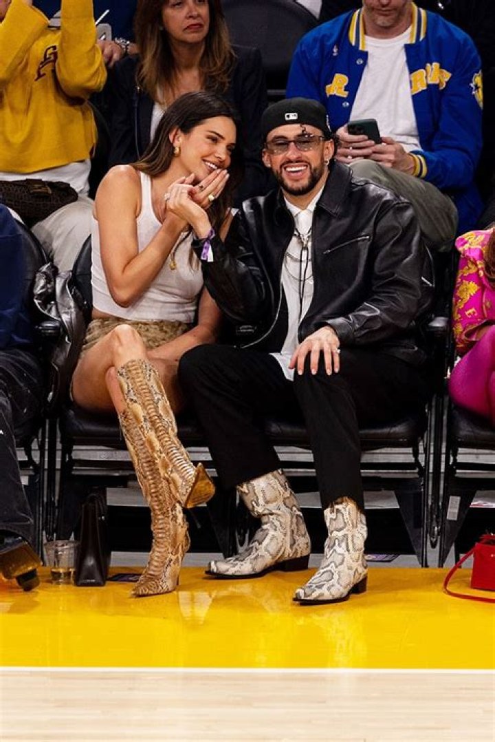 Bad Bunny Height in Feet: Getting the Real Measure of the Global Star