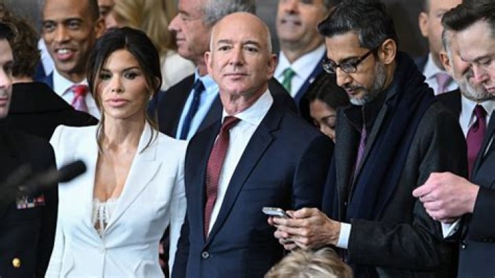 Bezos's Washington Post: Conservative Voices & Editorial Shift - Explained