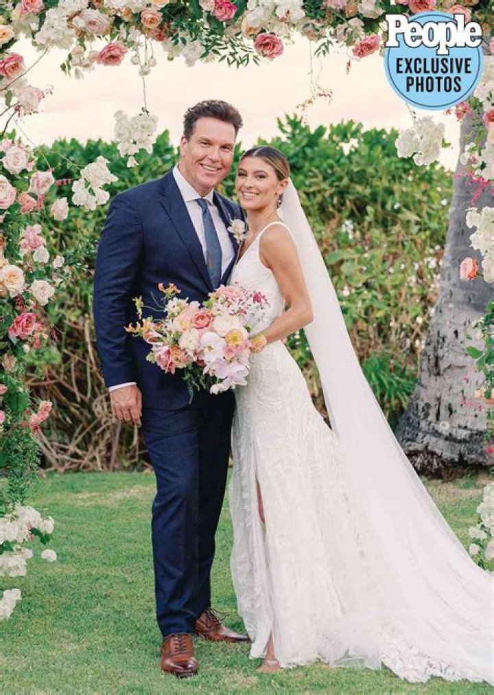 Discovering Dane Cook's Wife: A Look into Kelsi Taylor's Life and Their Hawaii Wedding