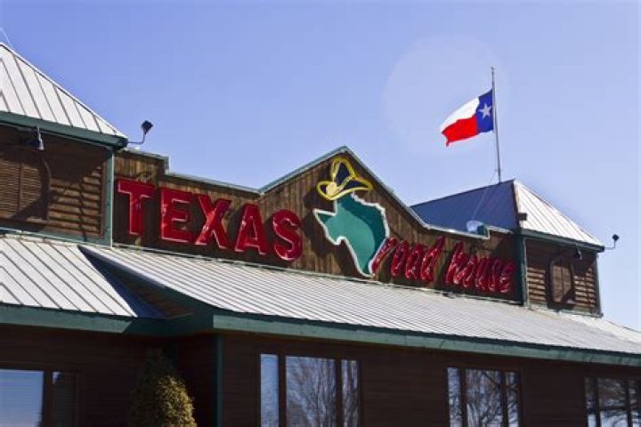 New Texas Roadhouse Opens in Cedar Rapids