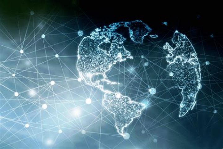 Unpacking the Online World of Vyvan Le: Community, Content, and Connection